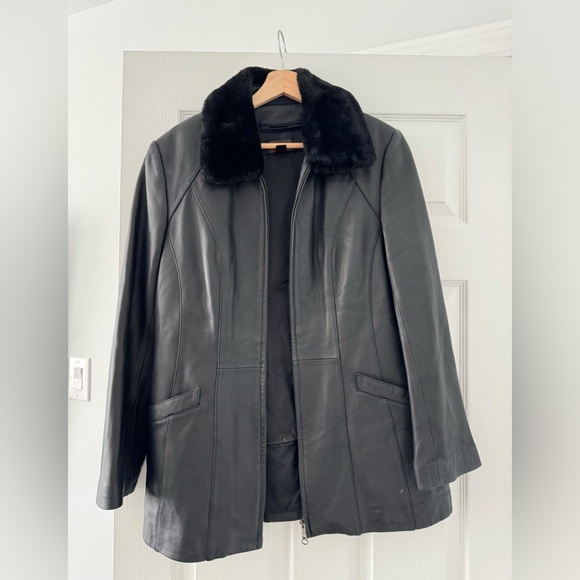 Danier Vintage Womens Leather Jacket. Size small. With removable inner & collar - Picture 1 of 8
